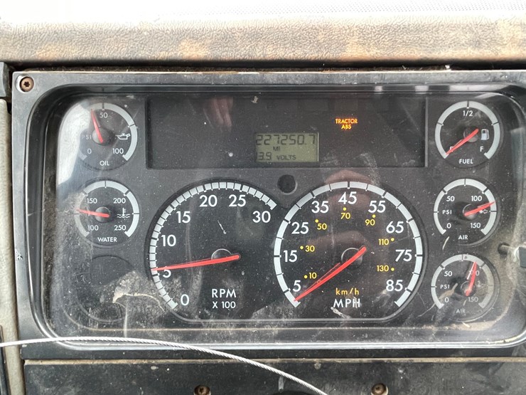 #1458-•-2001-freightliner-flatbed-truck-with-vac-excavator-system-(has-mn-title)-image-31