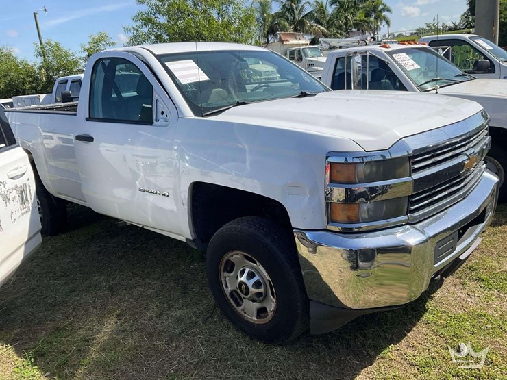 2015-chevrolet-silverado-1500-image-2