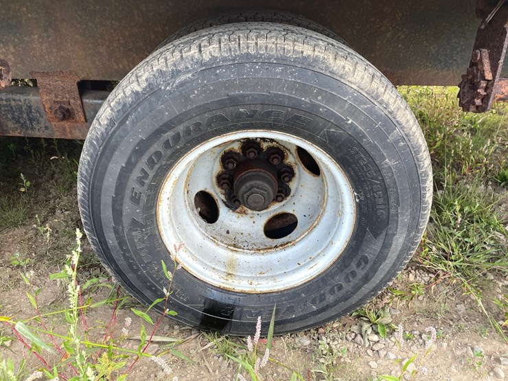 #1307-•-1984-diamond-equipment-flatbed-trailer-(has-mn-title)-image-13