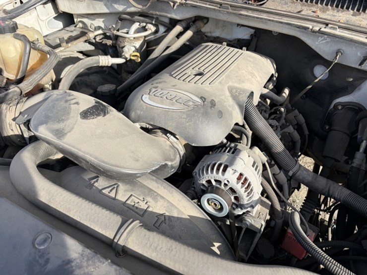 2003-gmc-3500-image-10