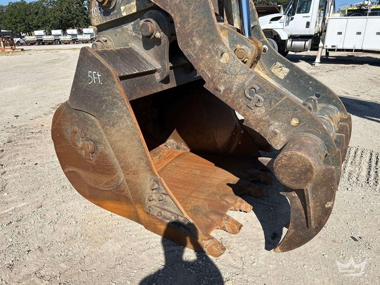 2017-komatsu-pc490lc-11-hydraulic-excavator-image-21