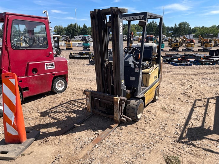 #1056-•-yale-forklift-image-1
