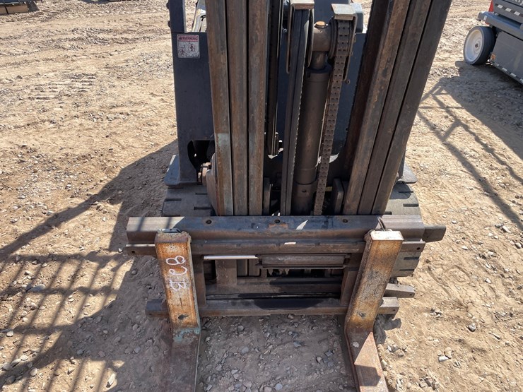 #1056-•-yale-forklift-image-17