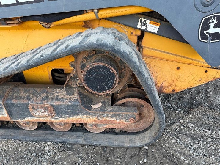 2012-deere-323d-image-18