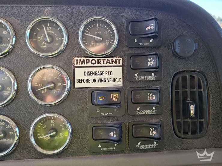 2020-peterbilt-367-image-10