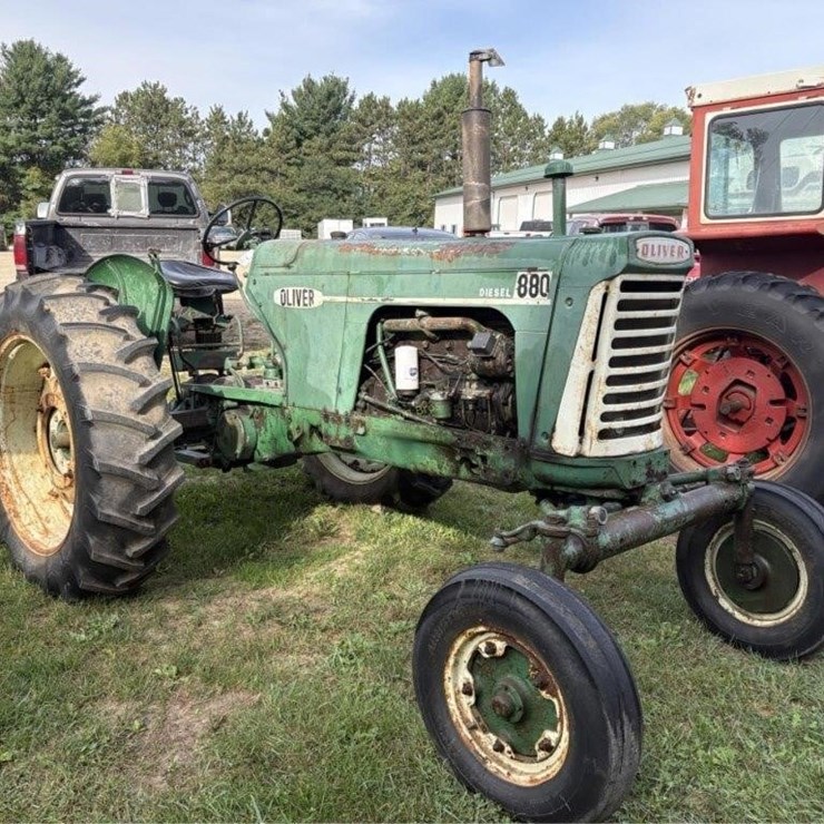 OLIVER 880