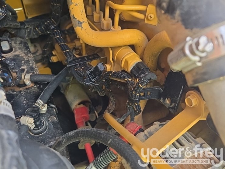 2023-caterpillar-259d3-image-34