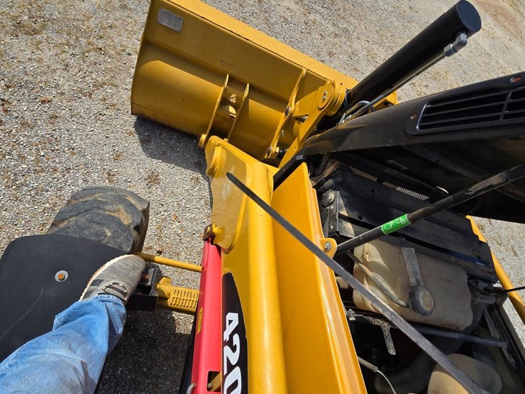 caterpillar-420e-image-31