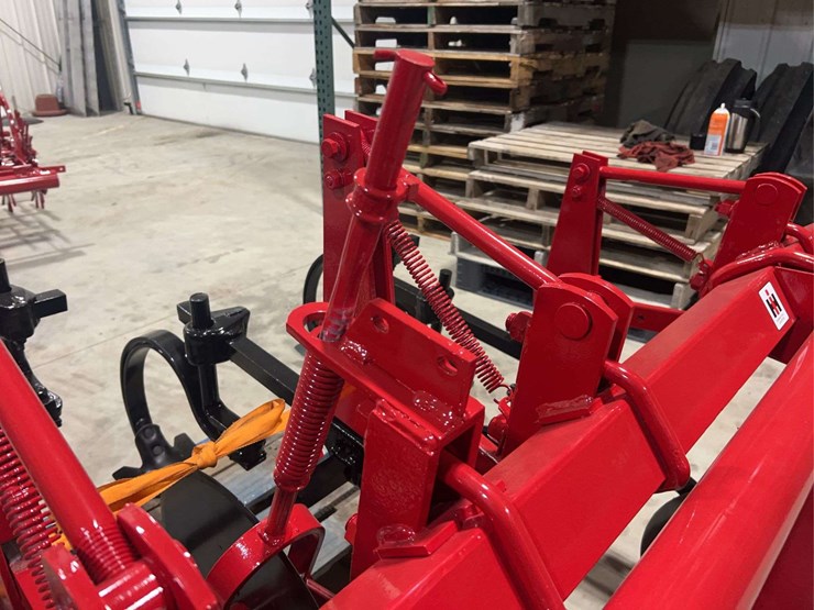 international-harvester-two-row-fast-hitch-hiller-cultivator-image-7