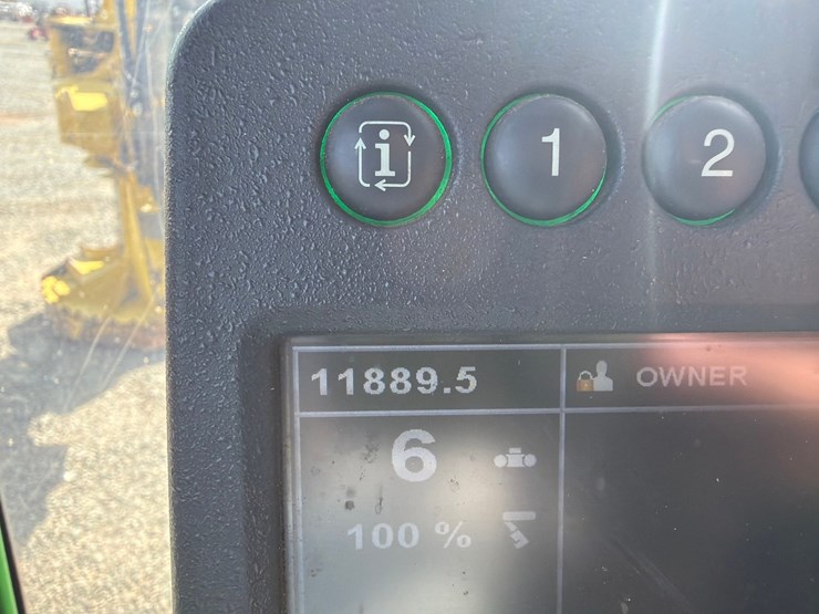 2015-deere-853m-image-45