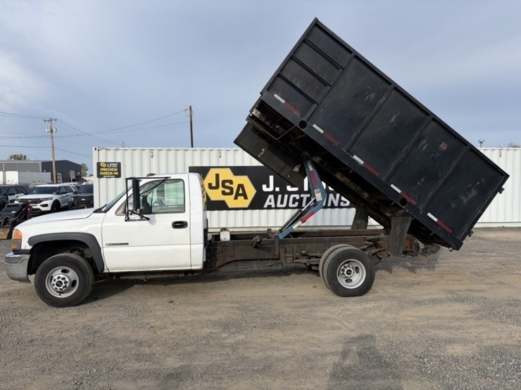2003-gmc-3500-image-18