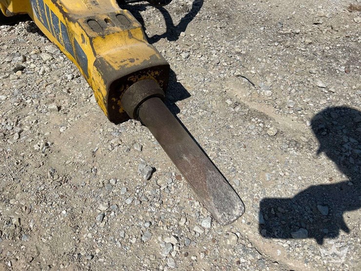 epiroc-sb302-hydraulic-breaker-skid-steer-attachment-image-5