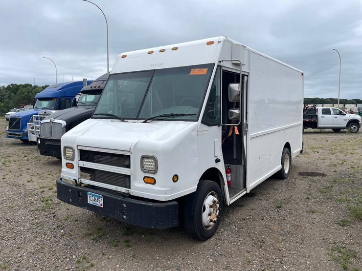 #1467-•-2000-freightliner-box-truck-(has-mn-title)-image-1