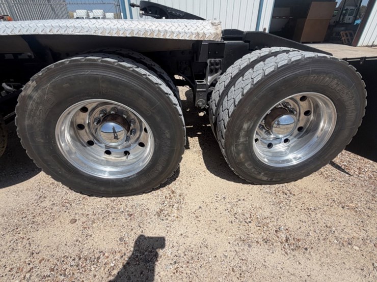 2012-kenworth-w900-image-16