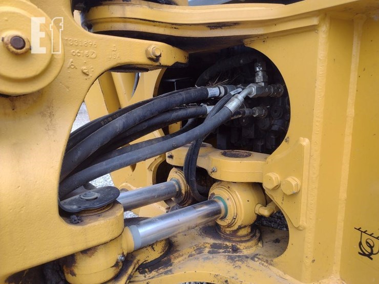 deere-410l-image-30