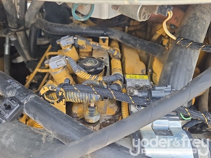 2019-caterpillar-226d-image-34