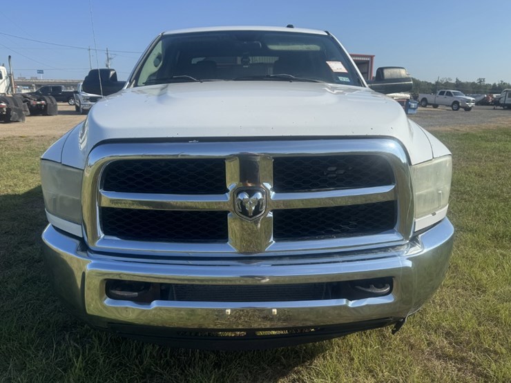 2013-dodge-3500hd-image-3