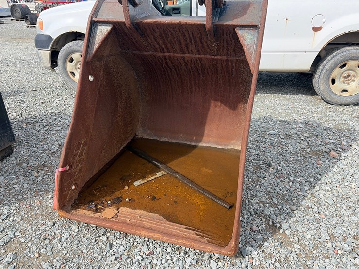 #6718-•-approx.-43"-excavator-bucket-image-5