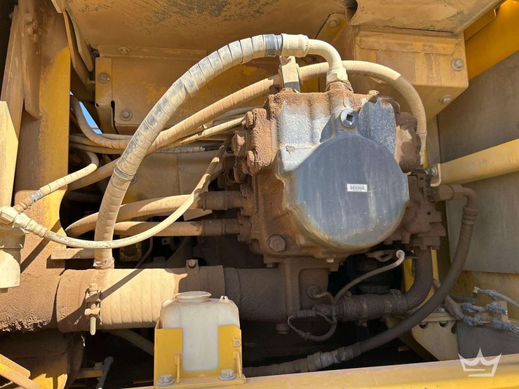 2017-komatsu-pc490lc-11-hydraulic-excavator-image-13