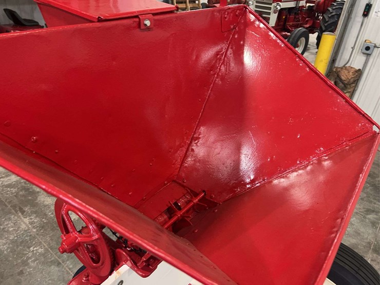 international-end-gate-seeder-image-30