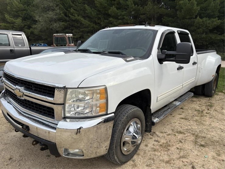 2010-chevrolet-3500-image-1