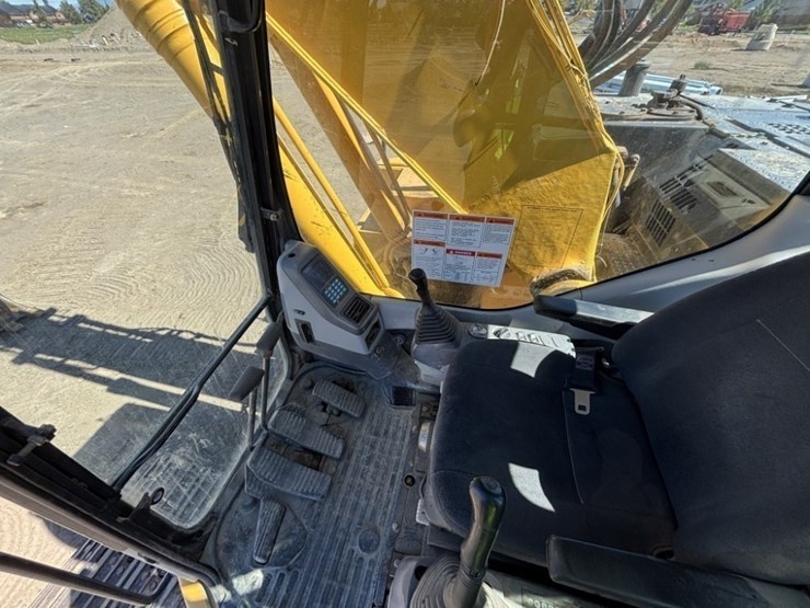 komatsu-pc228us-lc-3e0-image-33