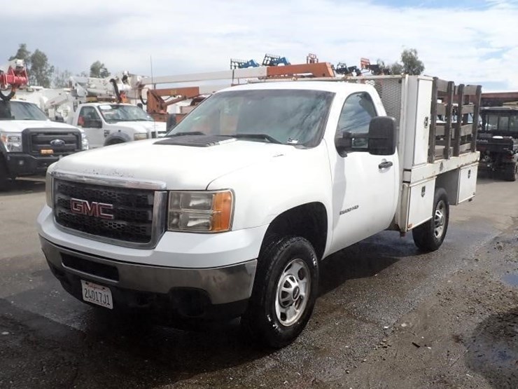 2013-gmc-sierra-2500-image-1