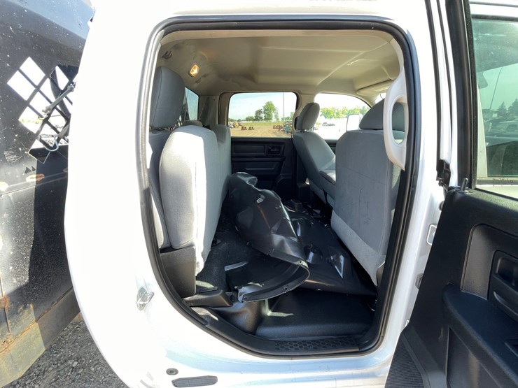 #1485-•-2016-ram-5500-flatbed-truck-(has-mn-salvage-title)-image-36