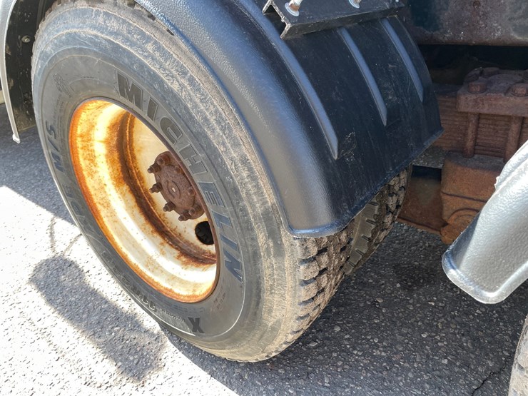 #1455-•-2003-sterling-salt-truck-(has-mn-title)-image-9