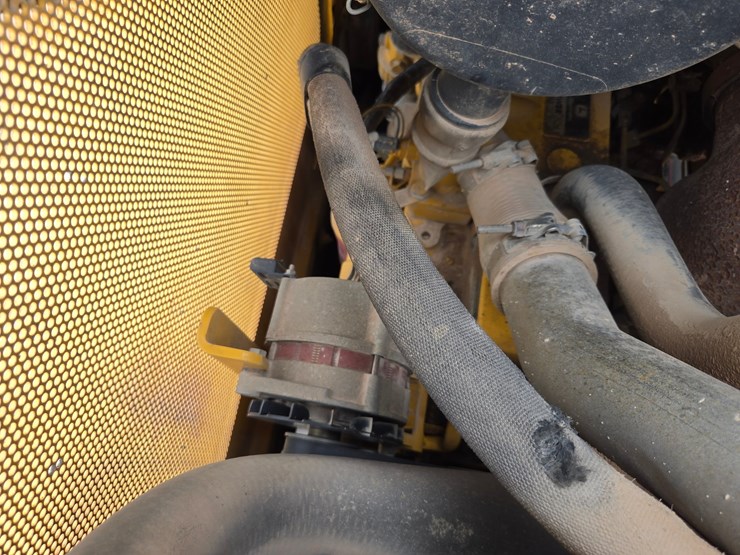 2004-deere-650h-xlt-image-21