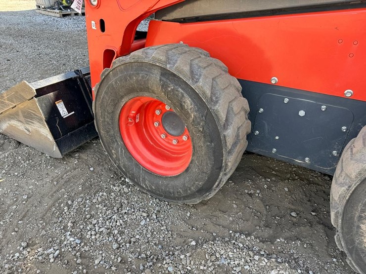 2025-kubota-ssv75-image-16