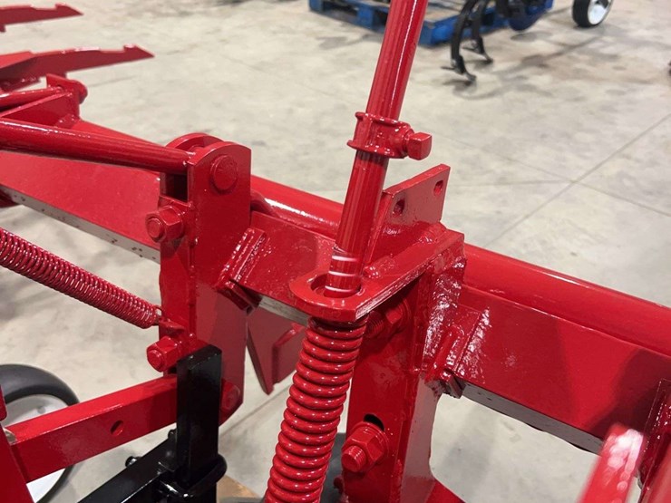 international-harvester-fast-hitch-two-row-cultivator-with-tunnel-shields-image-32