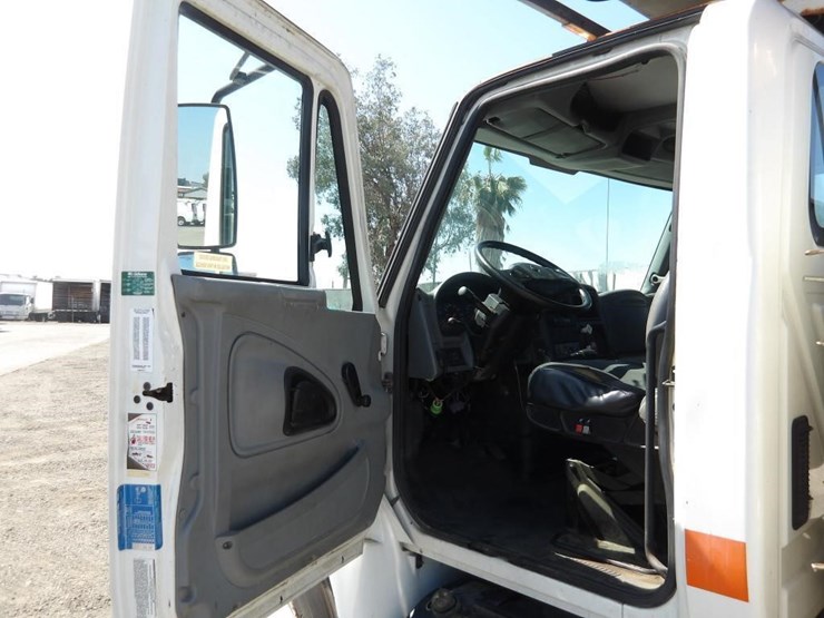2004-international-durastar-4300-image-21