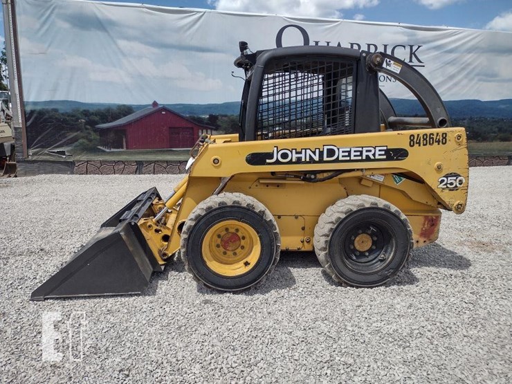 2002-deere-250-image-1