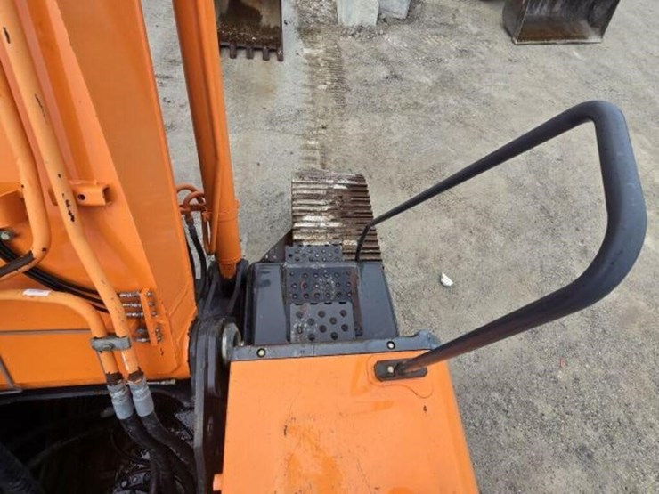 2012-hitachi-zx350-lc-image-41