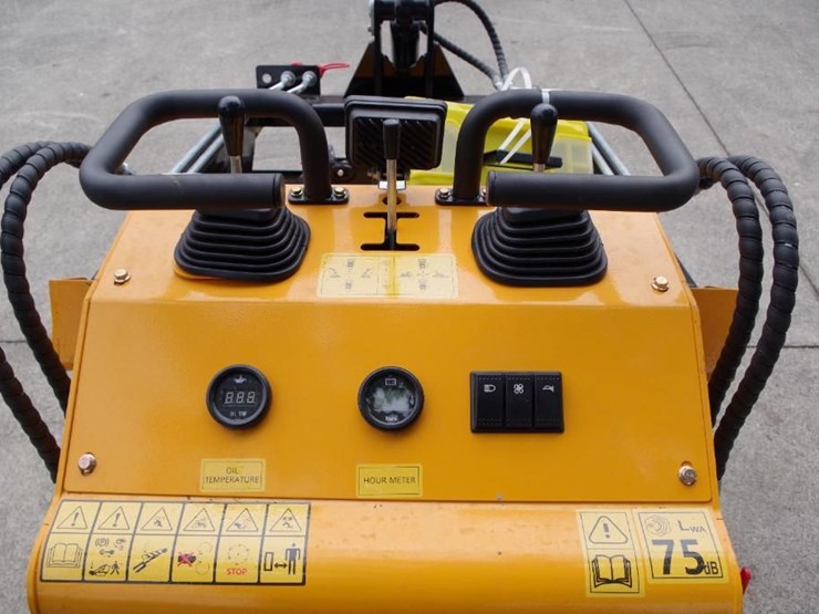 2026-future-ft360t-stand-on-mini-skid-steer-loader,-6"-track-belts,-40"-bucket,-unused-image-4