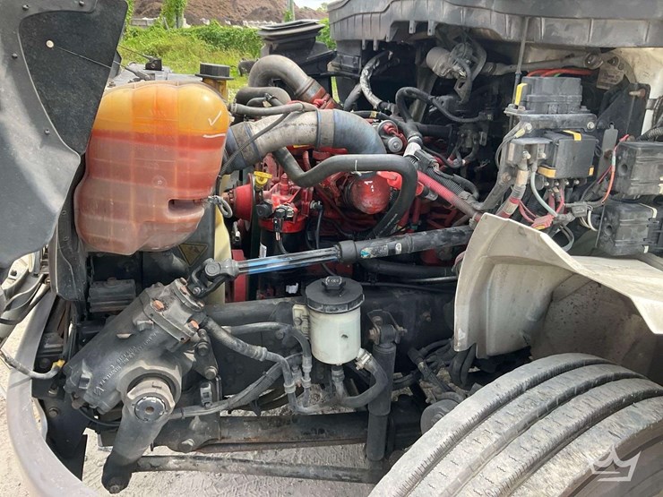 2018-international-durastar-4300-image-11