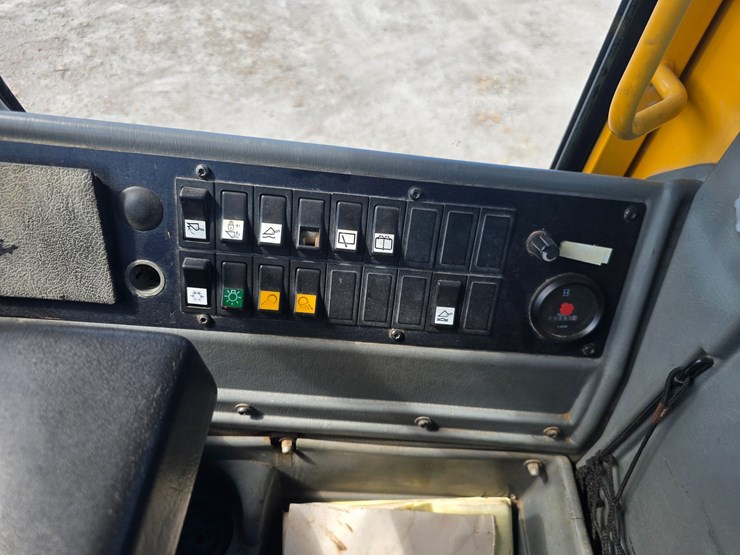 2005-volvo-l90e-image-52