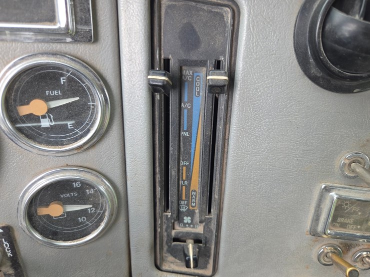 1995-ford-ltl9000-image-63