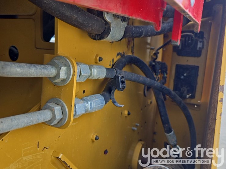 2023-caterpillar-259d3-image-25