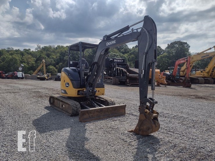2021-deere-35g-image-39