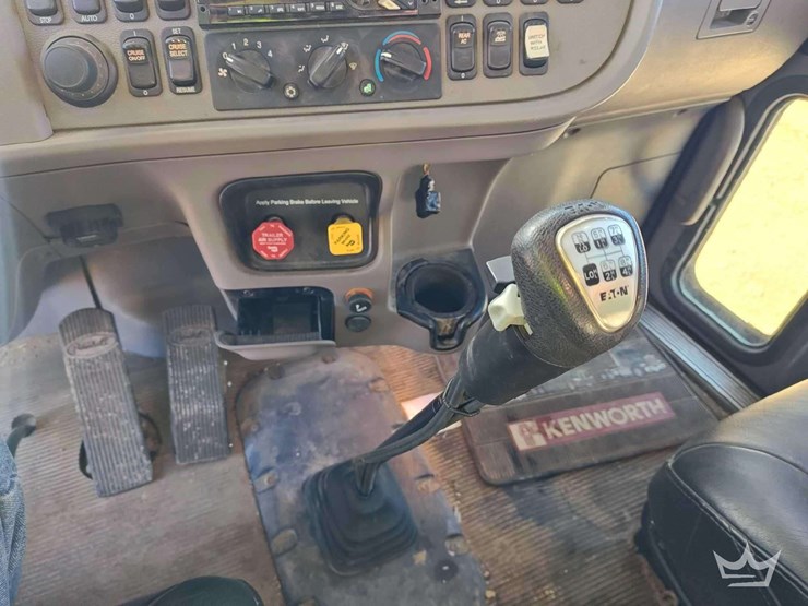 2020-peterbilt-367-image-22