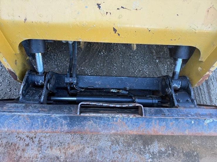 2014-caterpillar-262d-image-10