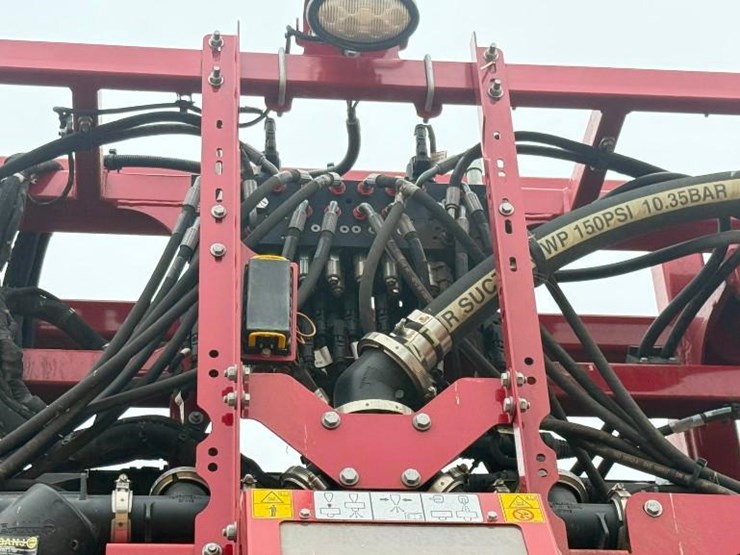 2024-case-ih-trident-5550-image-15