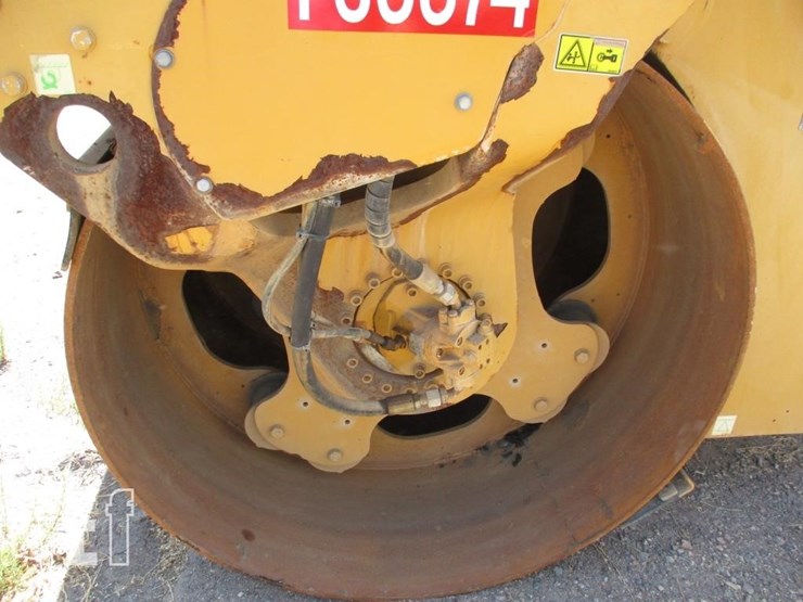 2012-caterpillar-cb54-image-15