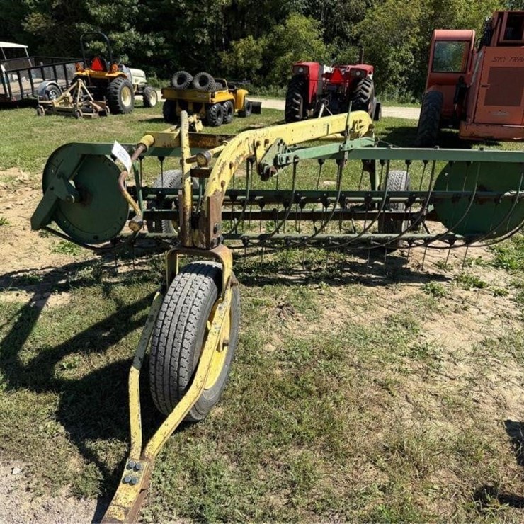 JOHN DEERE 640