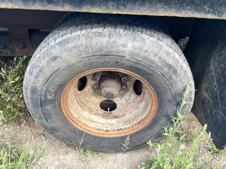 #1307-•-1984-diamond-equipment-flatbed-trailer-(has-mn-title)-image-15