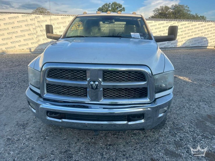 2017-dodge-3500-image-22