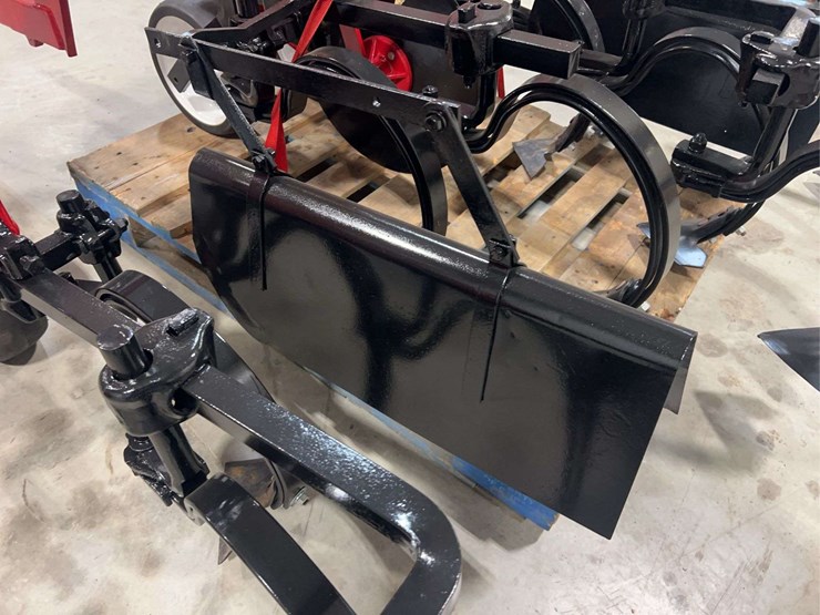 international-harvester-fast-hitch-two-row-cultivator-with-tunnel-shields-image-21