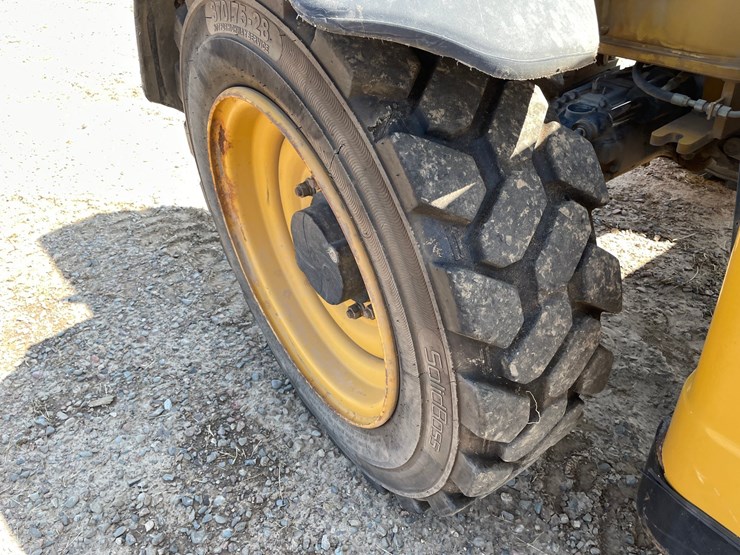 2014-caterpillar-tl642c-image-24